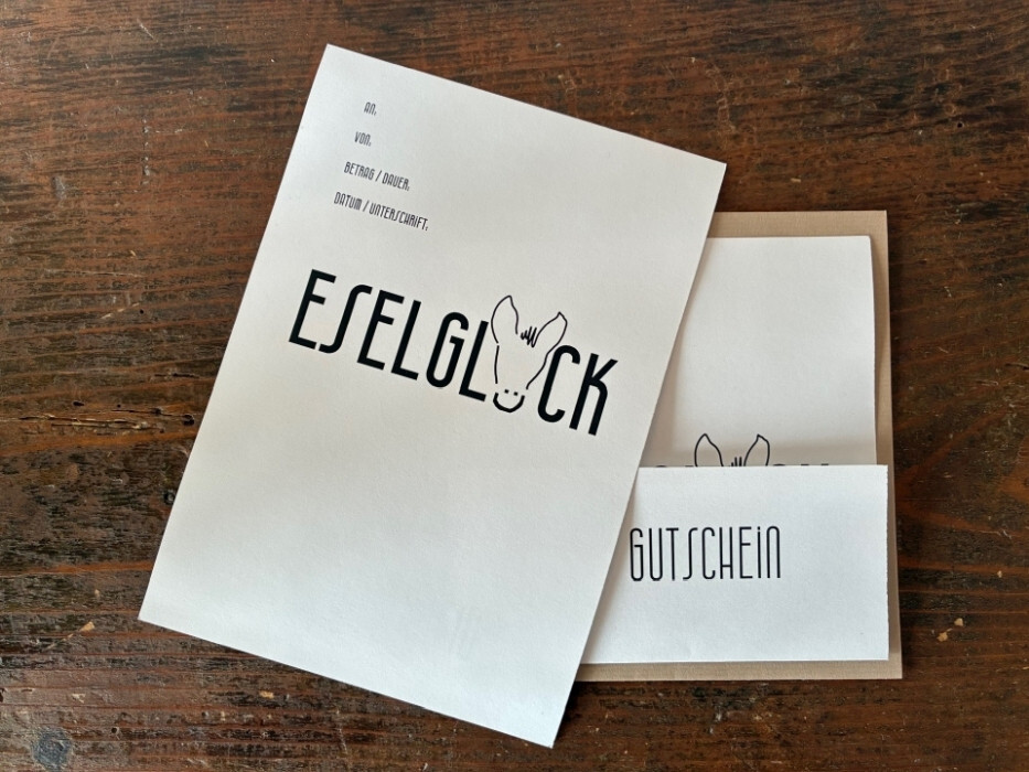 Möchten Sie jemandem eine Freude machen? Dann ist ein Gutschein von Eselglück.ch die ideale Lösung.